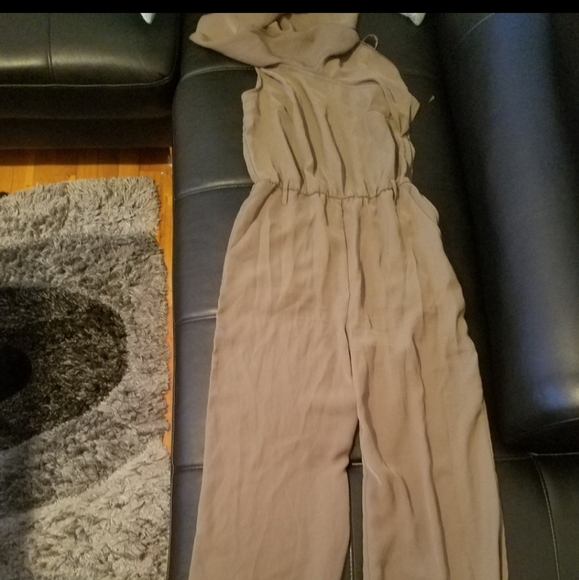 Olive green H & M jumpsuit size 6 pre owned - Picture 3 of 5
